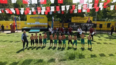 Kahramanmaraş Büyükşehir Belediyesi ve Geleneksel Güreşler Federasyonu iş birliğiyle düzenlenen