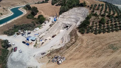 İçme suyu projesi kapsamında yürütülen çalışmalar sırasında meydana gelen göçükte