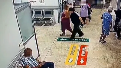 Mersin'de Erdemli Devlet Hastanesi'nde bir temizlik görevlisi, çöp kutusuna bırakılmış