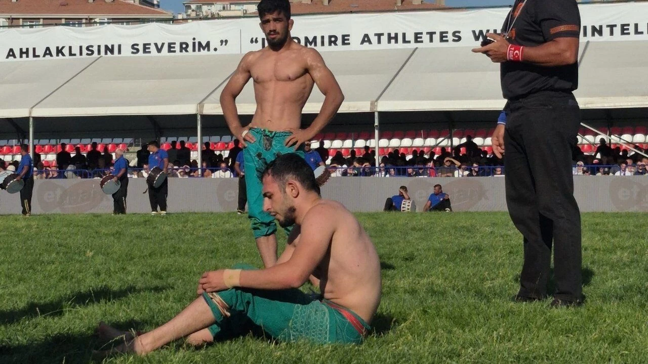 Ankara’da düzenlenen 2026 Dünya Karakucak Güreşleri'nde mücadele eden Kahramanmaraşlı milli