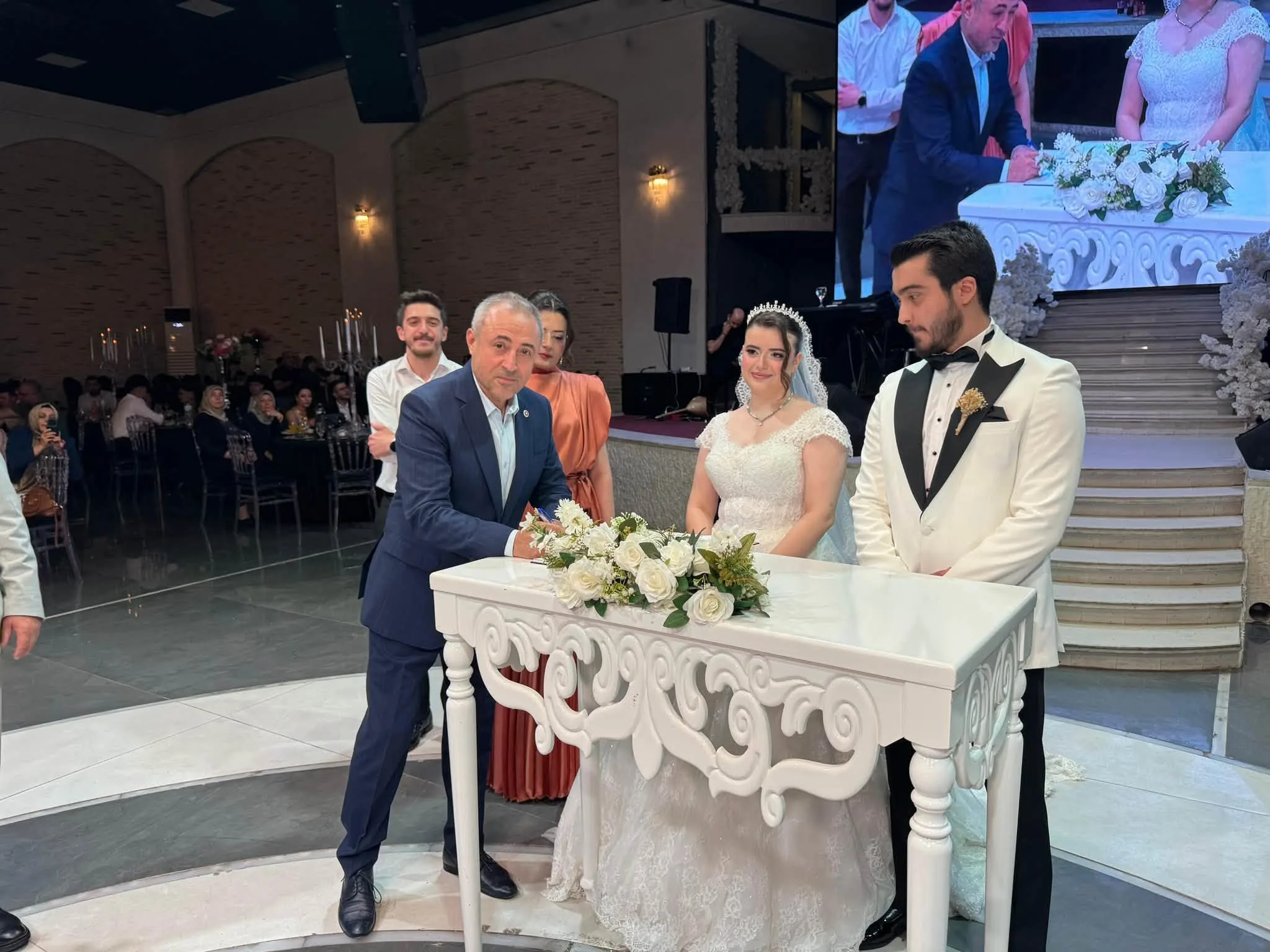 AK Partili Karatutlu Mutluluğa Ortak Oldu! AK Partili Karatutlu Mutluluğa Ortak Oldu!