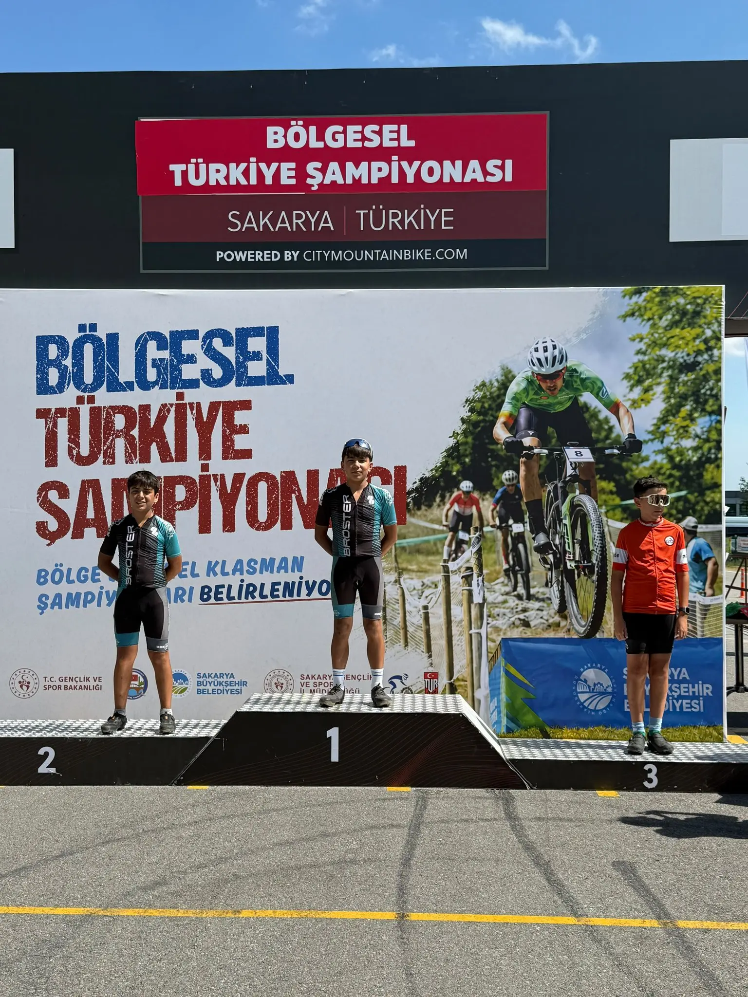Kahramanmaraşlı genç bisikletçiler sakarya’da kürsüye çıktı