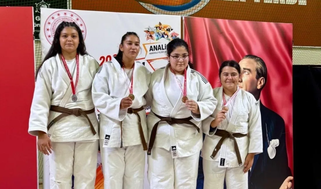 Muğla'da düzenlenen ANALİG Judo Türkiye Şampiyonası'nda mücadele eden Kahramanmaraşlı sporcu