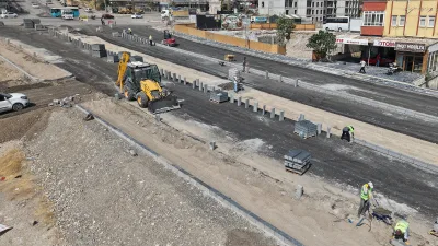 Kahramanmaraş Büyükşehir Belediyesi, şehir genelinde başlattığı asfalt ve ulaşım atağı