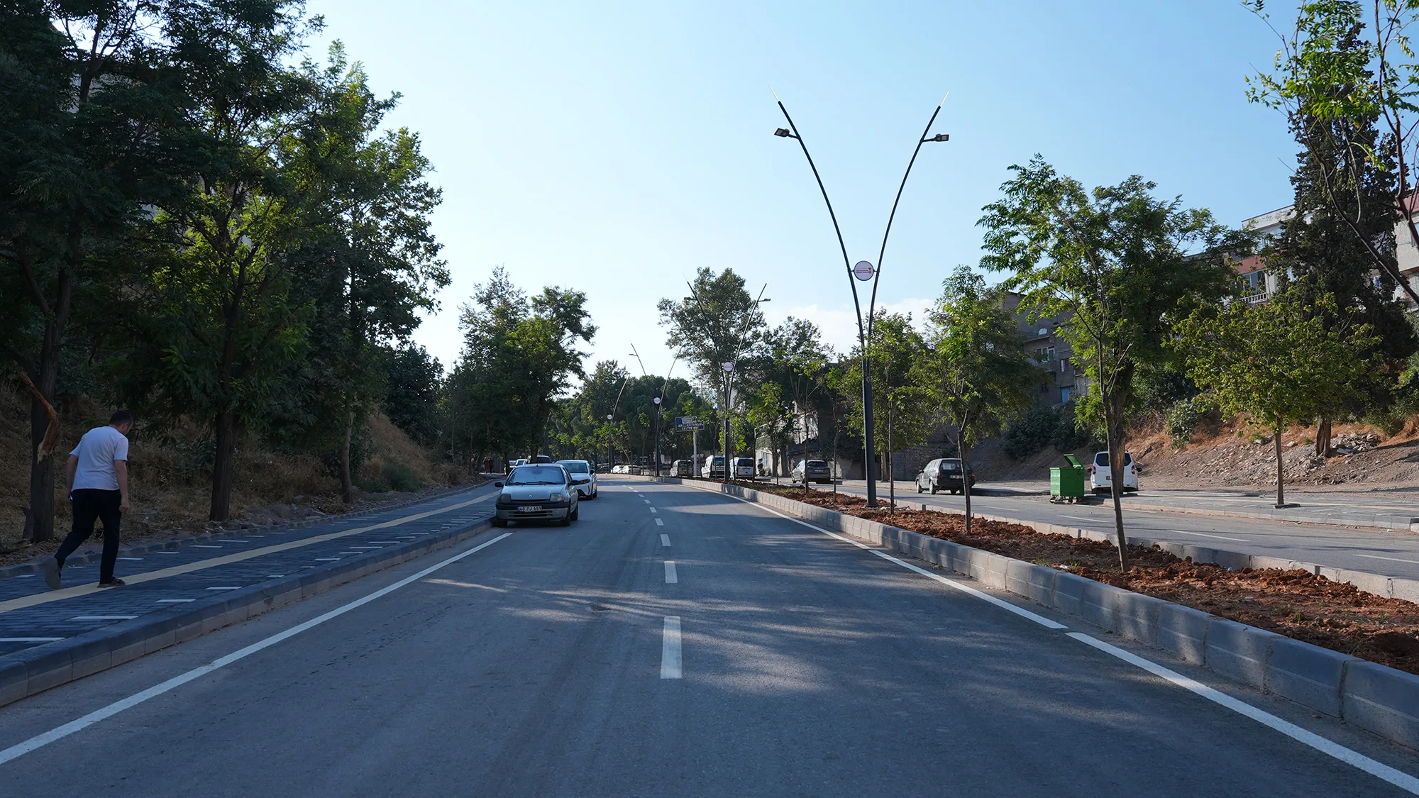 Kahramanmaraş Büyükşehir Belediyesi, Akçakoyunlu Mahallesi’ndeki Nursultan Nazarbayev Bulvarı’nda altyapı, sıcak