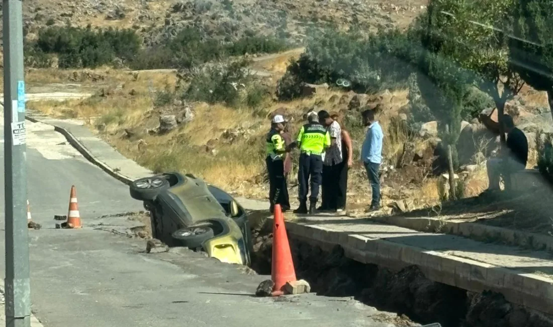 Gaziantep'in İslahiye ilçesinde otomobil, doğal gaz çalışması için açılan çukura