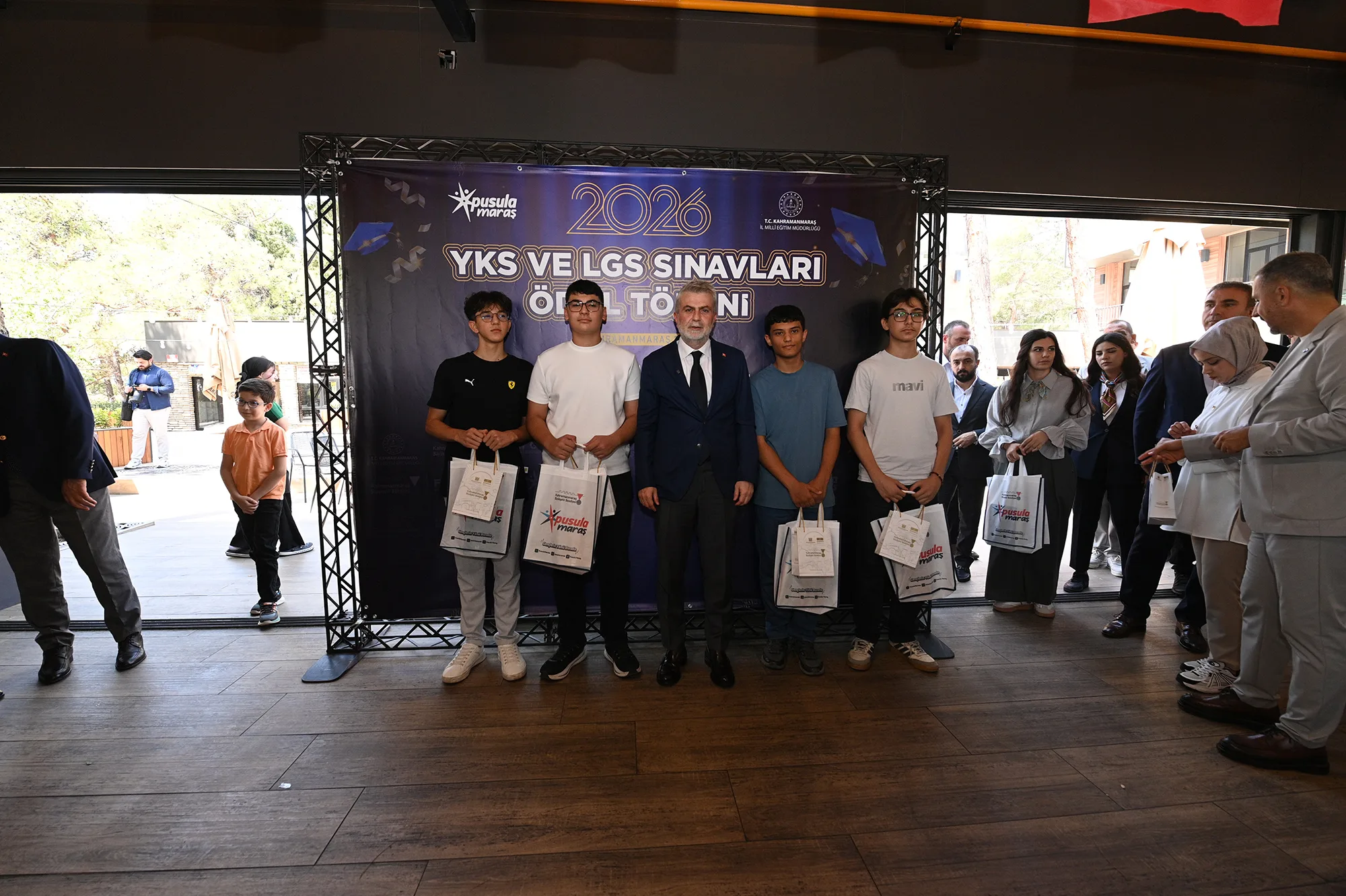 Gençlere Pusula Olacak Dev Eğitim Hamlesi: Bin Öğrenciye Ücretsiz Kurs!