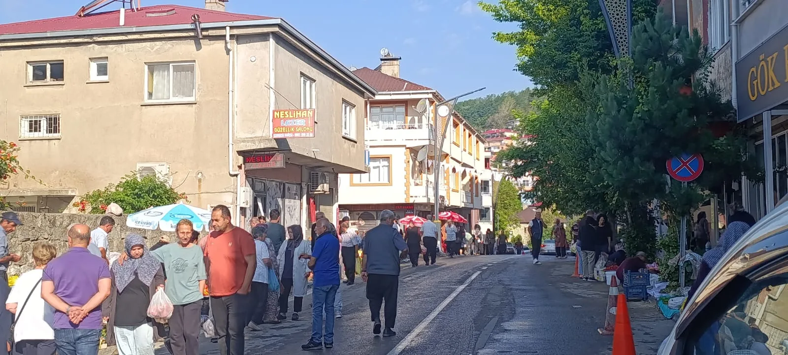 Andırın Köy Pazarı’nda Yaz Sonu Yoğunluğu!