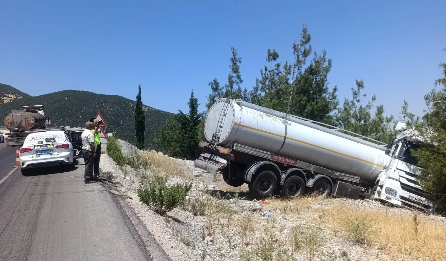 Yürekleri Ağza getiren Kaza: Tanker Şarampole Devrildi