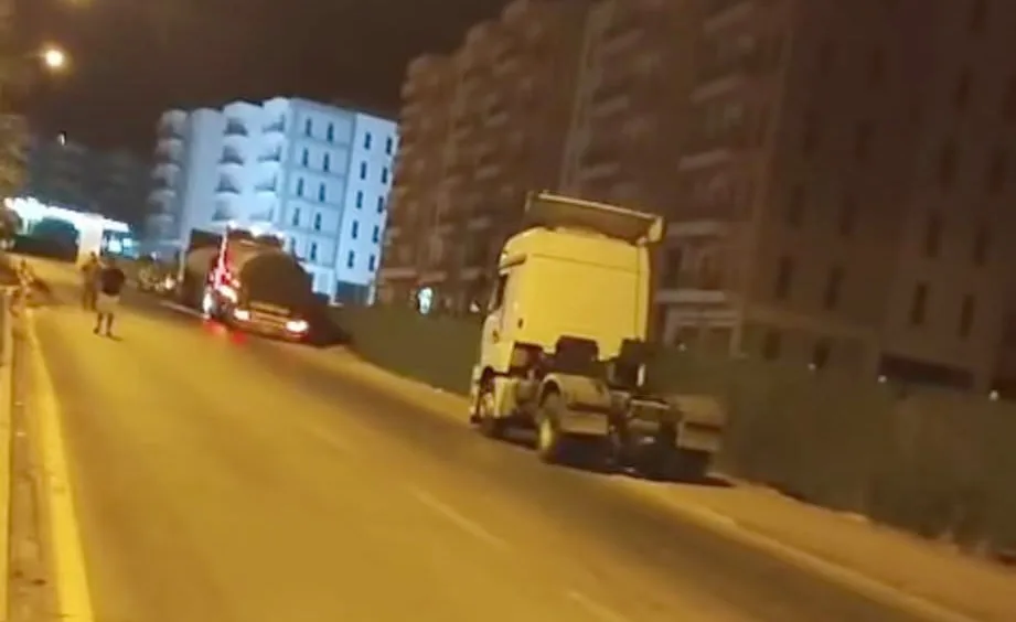 Otoyolda Dehşet Gecesi: Bir Anda Yandı! Otoyolda Dehşet Gecesi: Bir Anda Yandı!