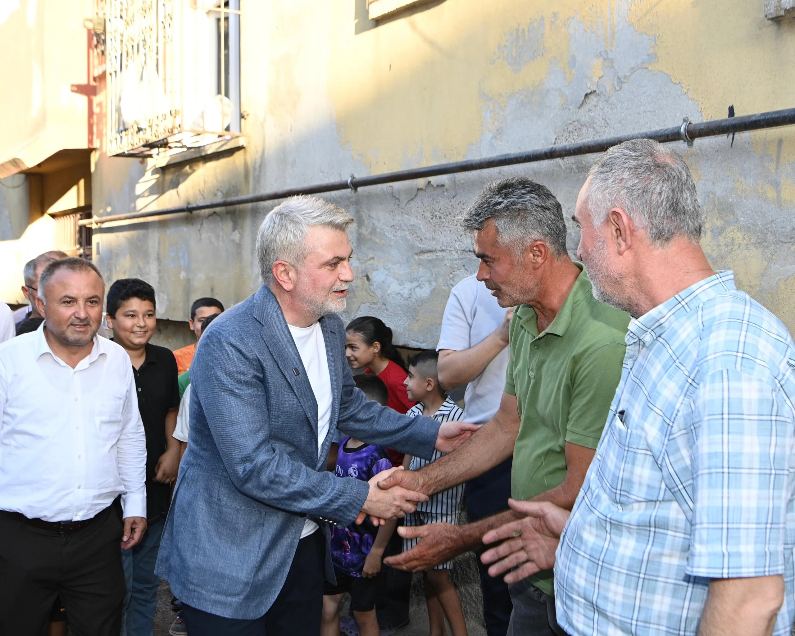 Aslanbey’de 130 sokakta asfalt hamlesi!