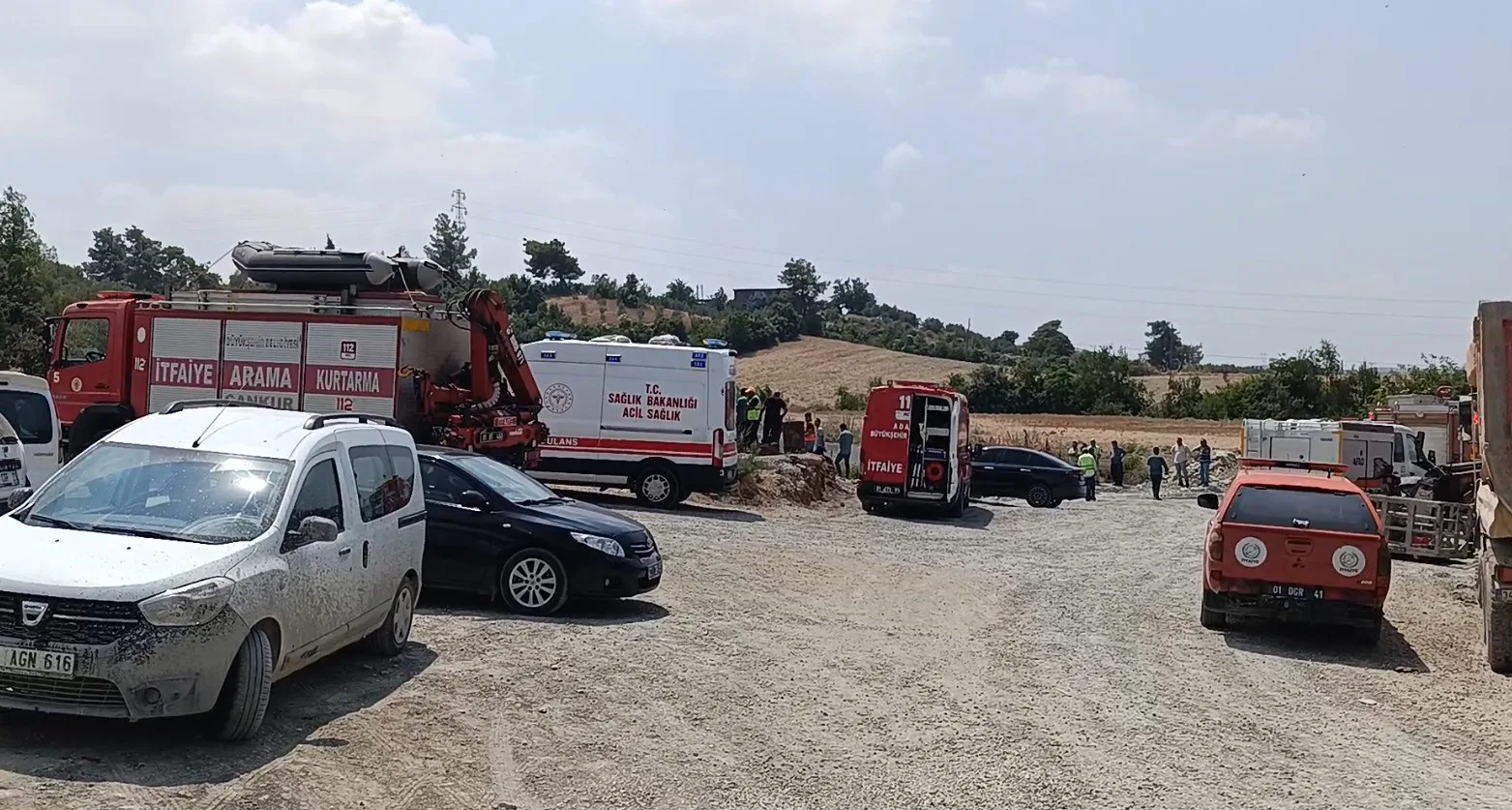 İçme suyu projesi kapsamında yürütülen çalışmalar sırasında göçük meydana geldi.