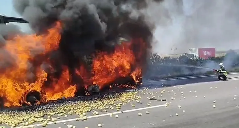 Otoyolda TIR’ı arızalanan 50 yaşındaki M.Y.’ye tamir işlemi yaptığı sırada