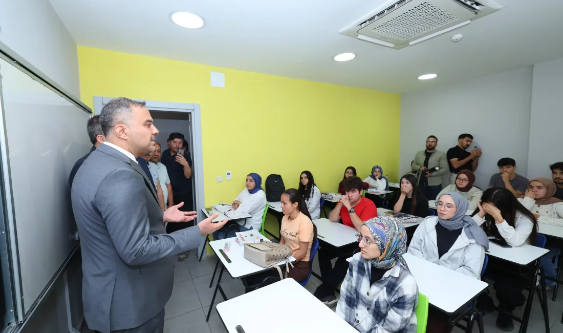 Onikişubat Belediyesi, mezun öğrencilerin üniversiteye hazırlık sürecine destek olmak amacıyla