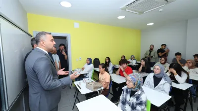 Onikişubat Belediyesi, mezun öğrencilerin üniversiteye hazırlık sürecine destek olmak amacıyla