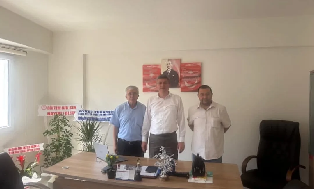 Andırın İlçe Milli Eğitim Müdürü Aykut Türkmen, beraberindeki Şube Müdürü