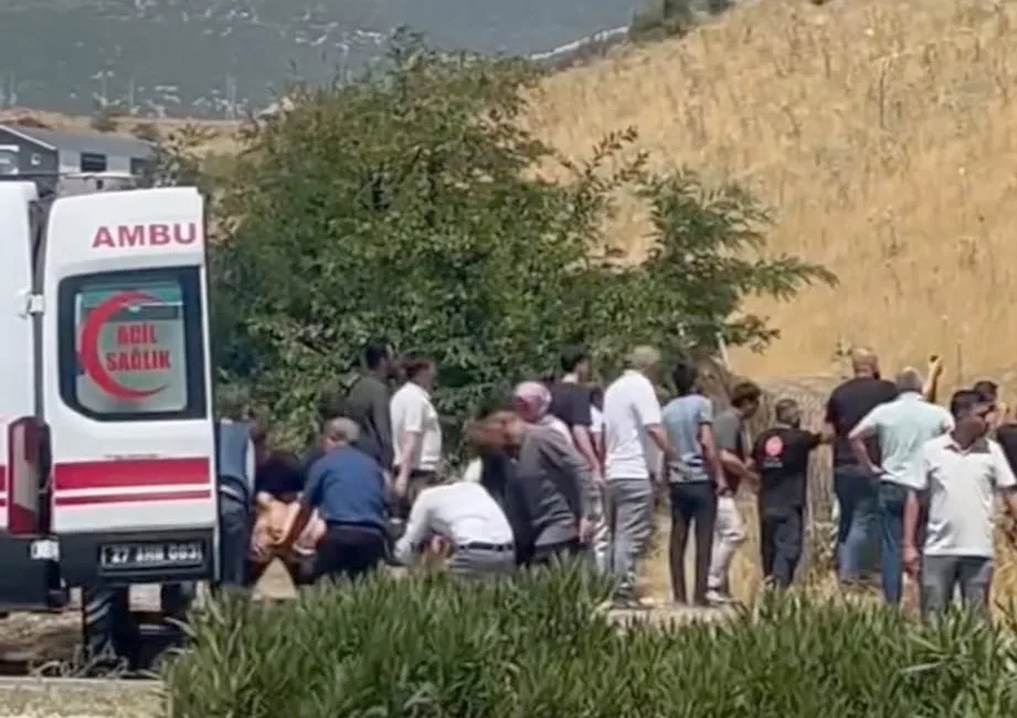 2 TIR ile bir otomobilin karıştığı zincirleme trafik kazasında 63