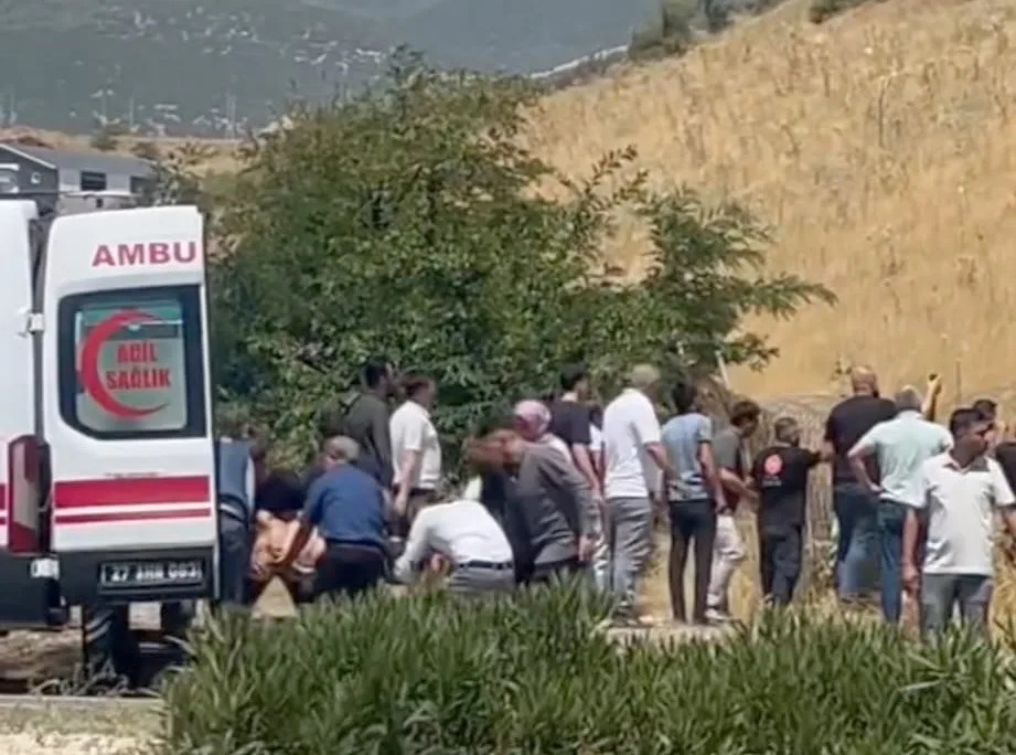 2 TIR ile bir otomobilin karıştığı zincirleme trafik kazasında 63