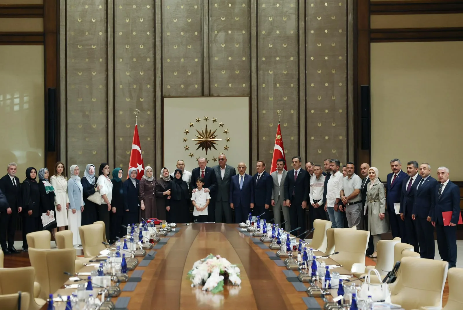 Ayser Çalık Ortaokulu'nda yaşanan saldırıda şehit öğretmen Ayla Kara ile