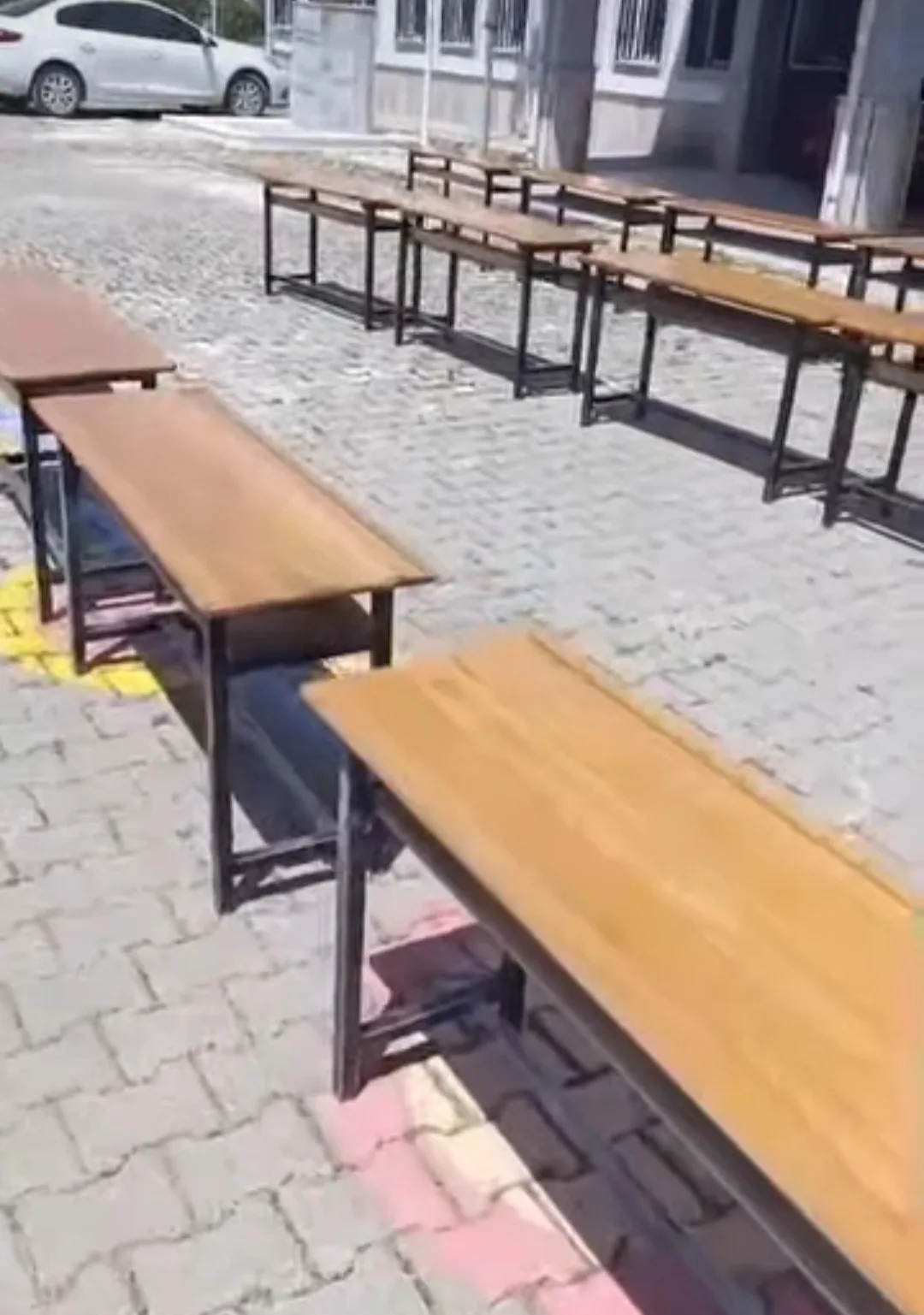 Andırın'da Örnek Davranış: Okul Sıraları Yenilendi!