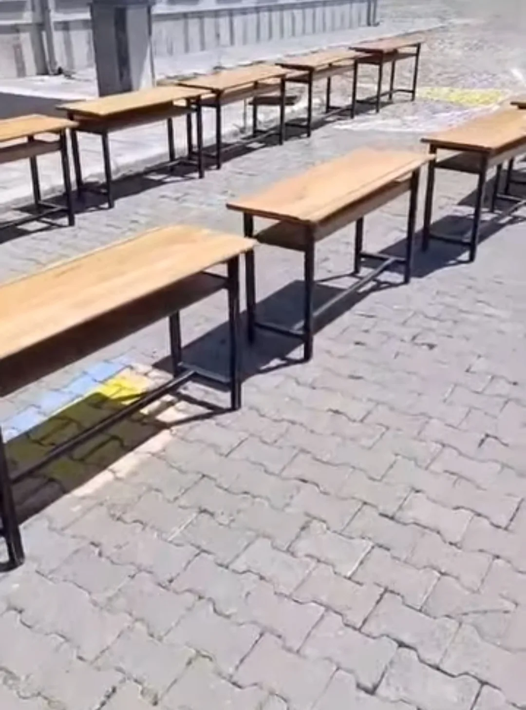 Andırın'da Örnek Davranış: Okul Sıraları Yenilendi!