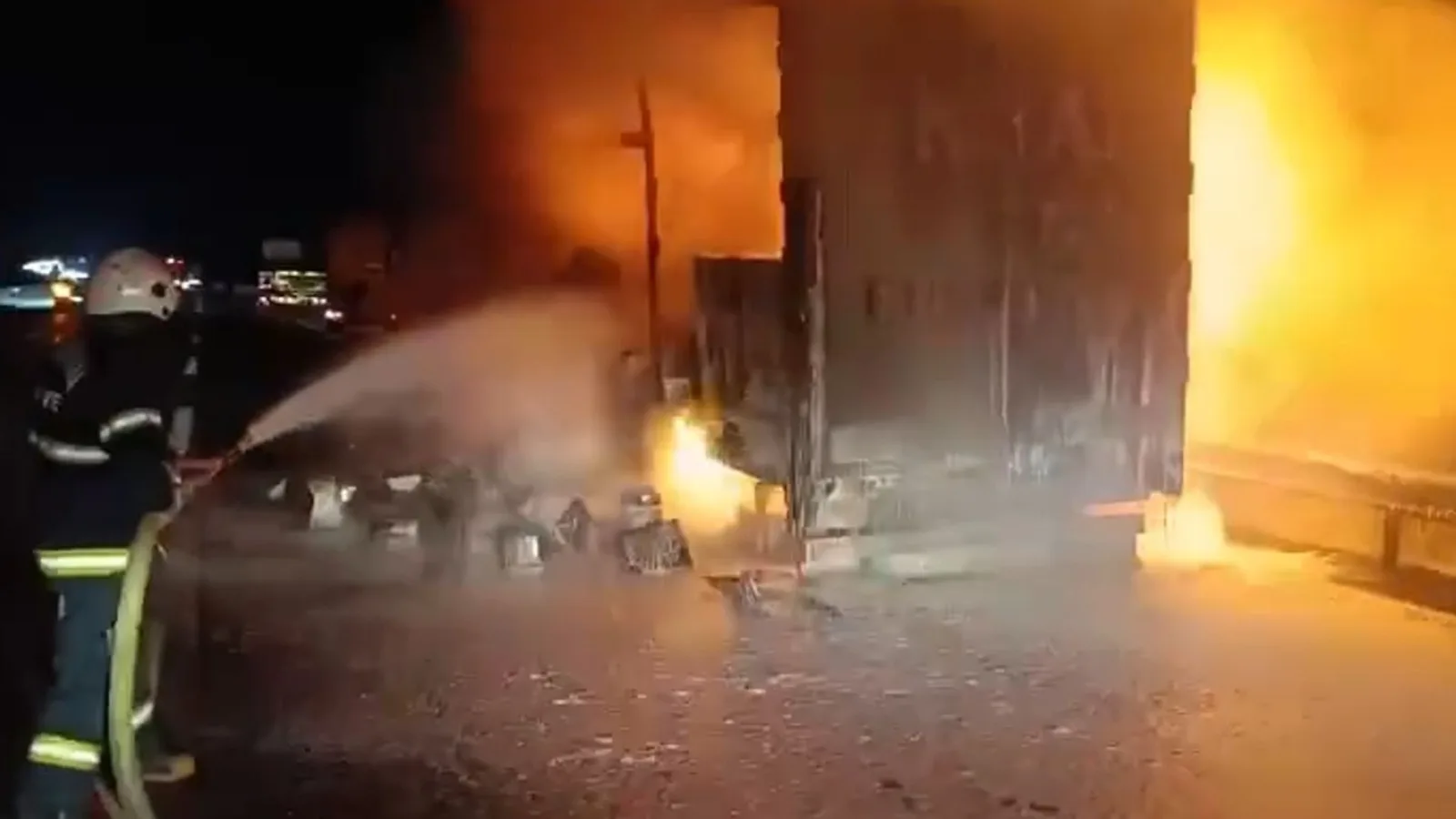 Kahramanmaraş-Gaziantep karayolu Narlı mevkiinde seyir halinde olan madeni yağ yüklü
