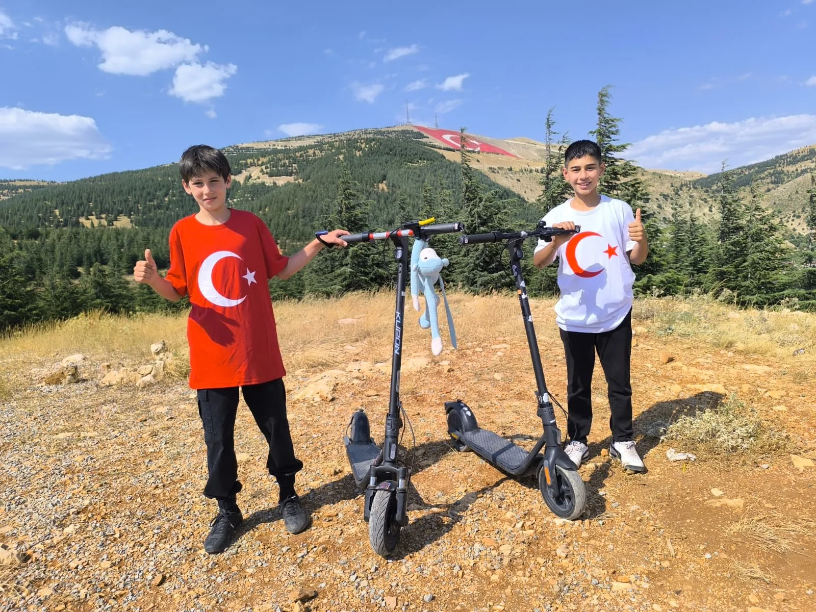 Scooter’la Zirveye: Ahır Dağı'nda Dev Bayrak Buluşması