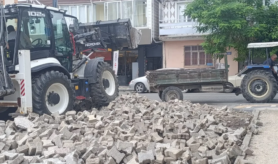 Kahramanmaraş Büyükşehir Belediyesi ve Andırın Belediyesi iş birliğiyle başlatılan yol