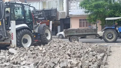 Kahramanmaraş Büyükşehir Belediyesi ve Andırın Belediyesi iş birliğiyle başlatılan yol