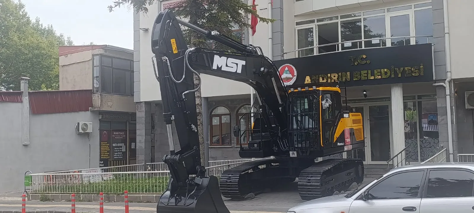 Andırın Belediyesi'nde Yeni İş Makinesi Hamlesi!