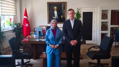 Görev süresini dolduran Saadet Kara'ya Hizmet Plaketi verildi.