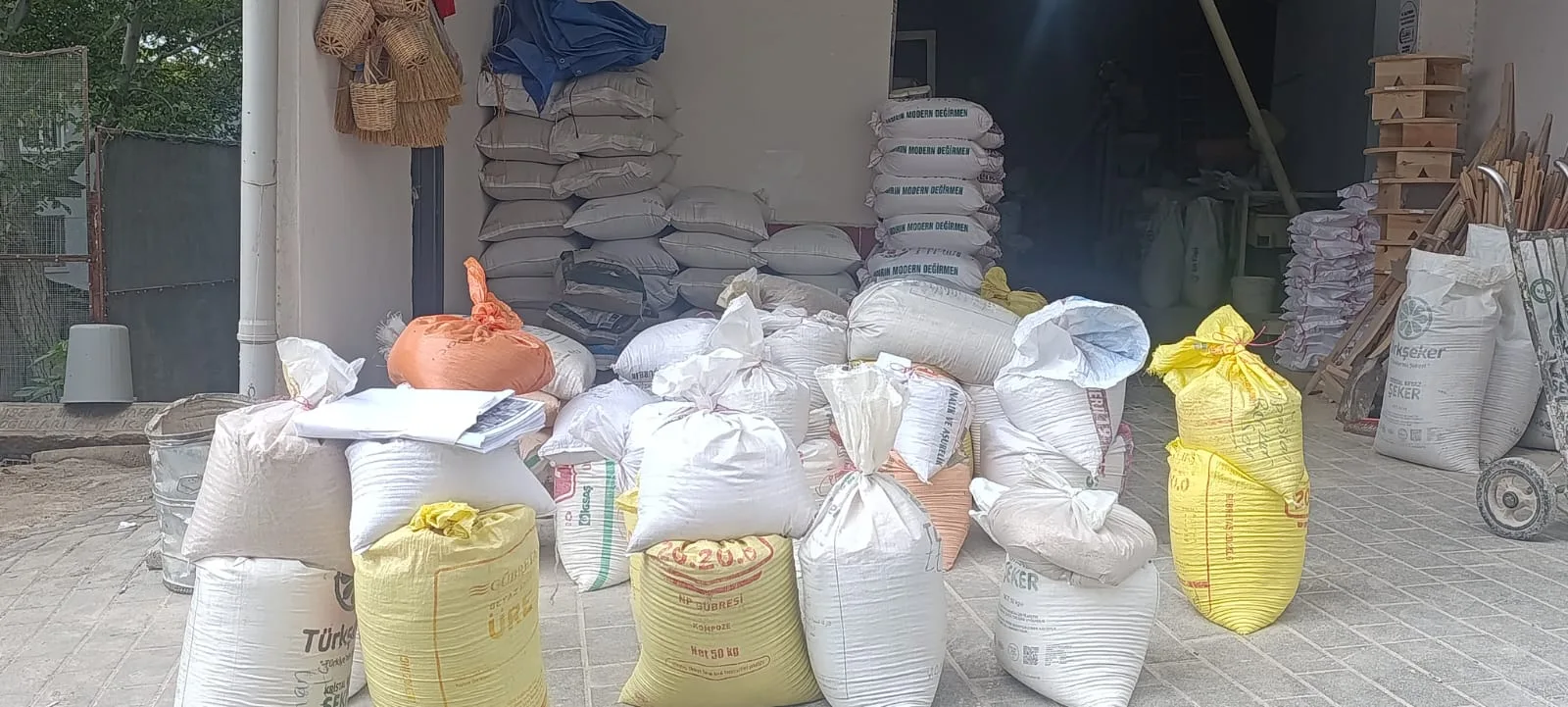 Yaz mevsiminin son gülerinde Kahramanmaraş'ın Andırın ilçesinde kışlık erzak hazırlıkları