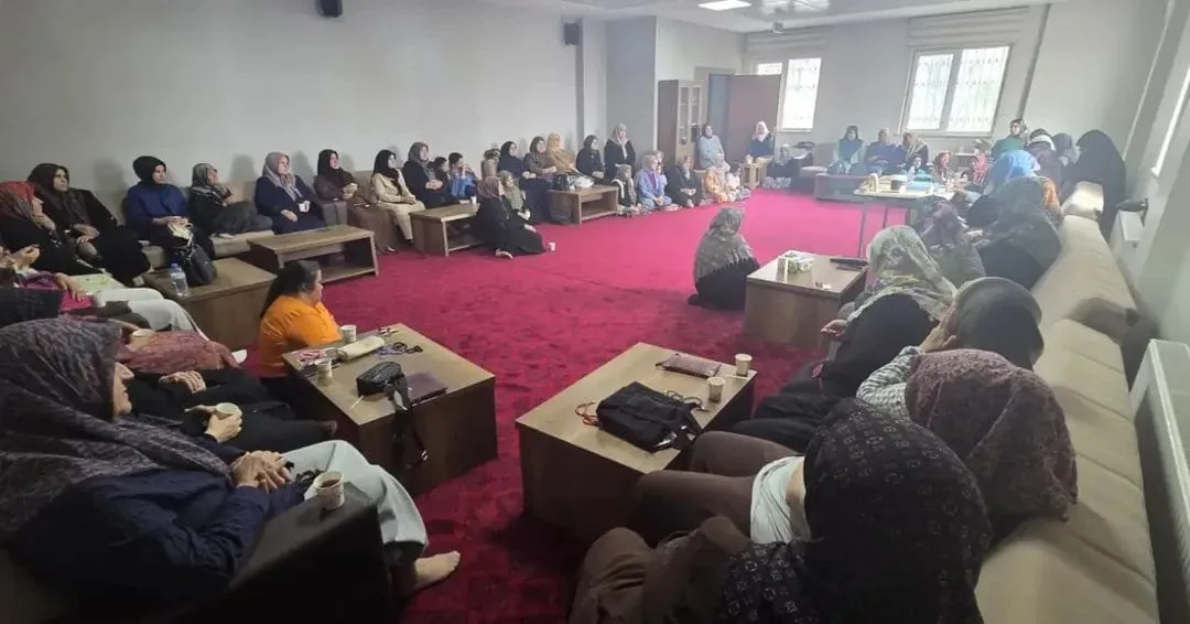 Andırın’da kadınlara özel gerçekleştirilen Mevlid Kandili programı yoğun katılımla tamamlandı.