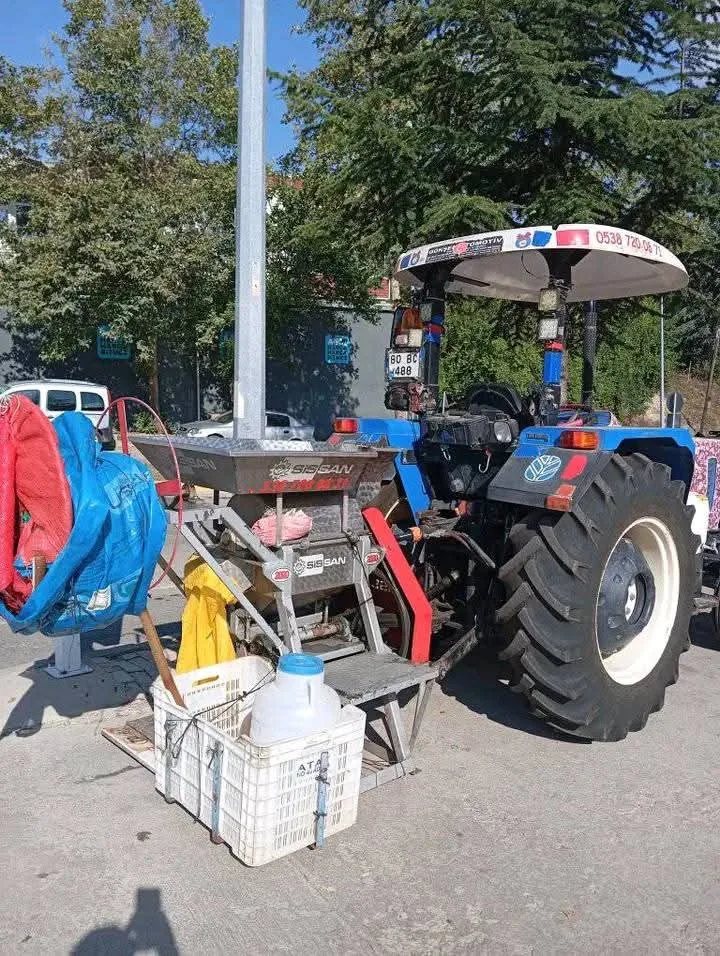 Köy köy gezerek kışlık hazırlıklara yardım ediyor