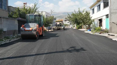 Kahramanmaraş Büyükşehir Belediyesi, Dulkadiroğlu ilçesinde başlattığı kapsamlı yol yenileme hamlesine