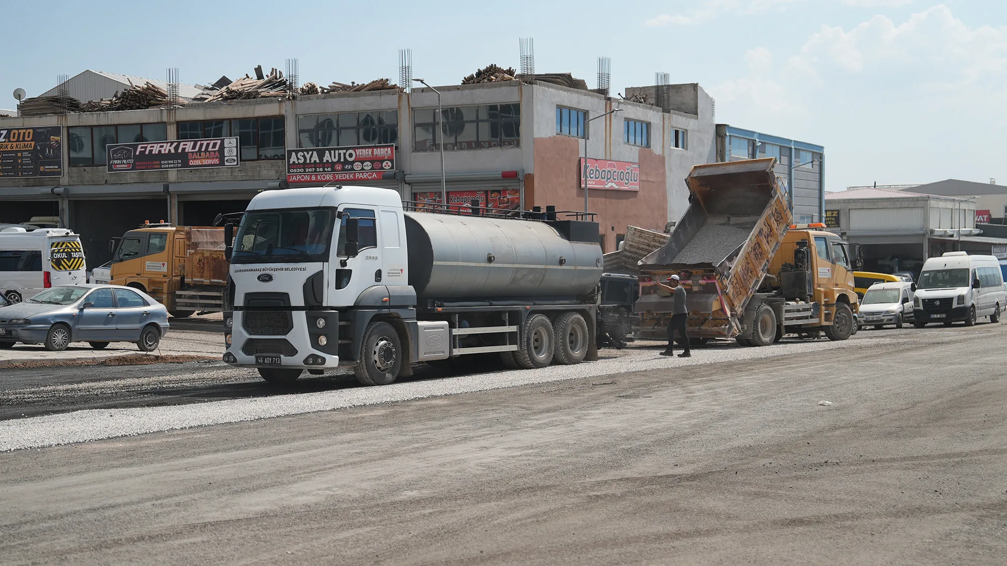 Büyükşehir Yeni Sanayi Sitesi Yollarını Asfaltlıyor!