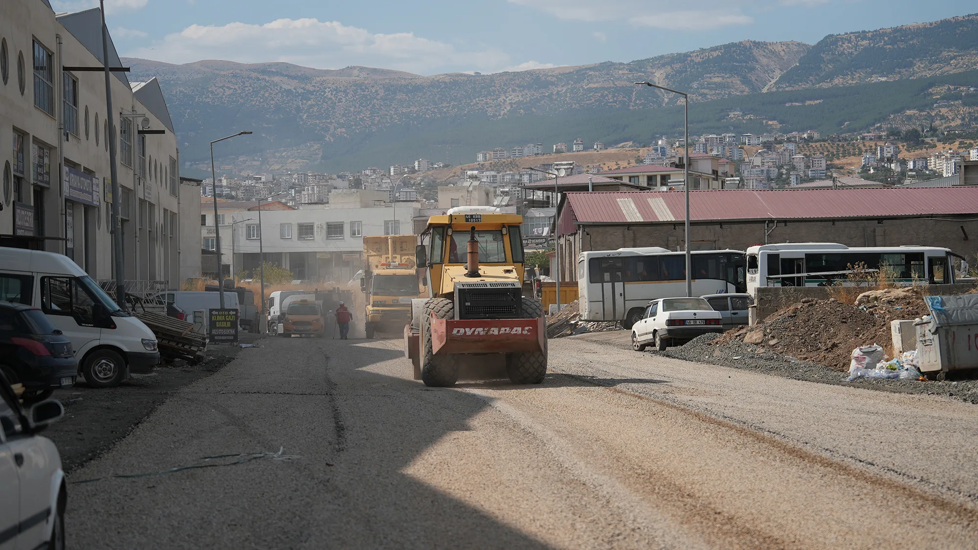 Büyükşehir Yeni Sanayi Sitesi Yollarını Asfaltlıyor!
