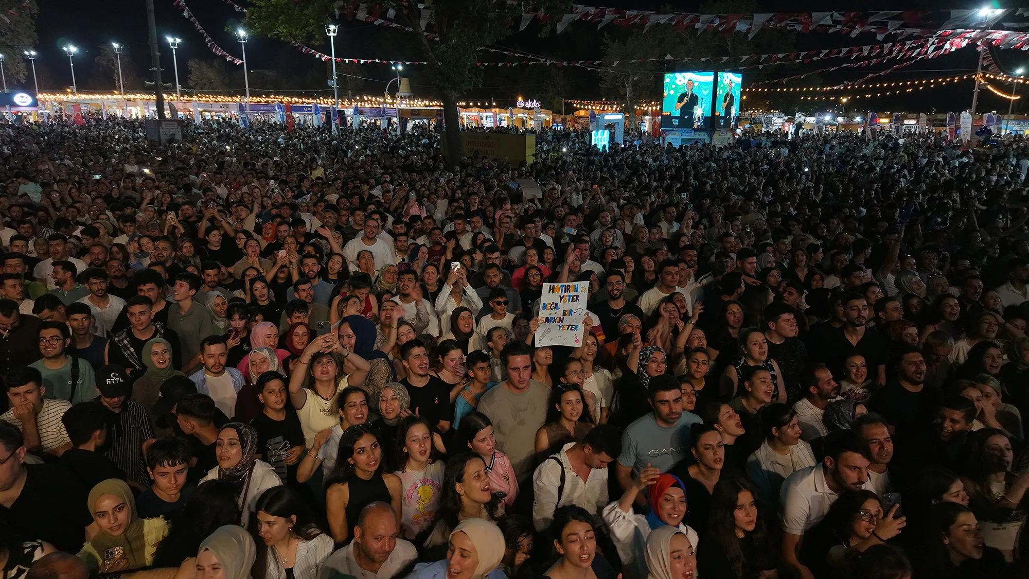Ağustos Fuarında Zakkum Rüzgarı!