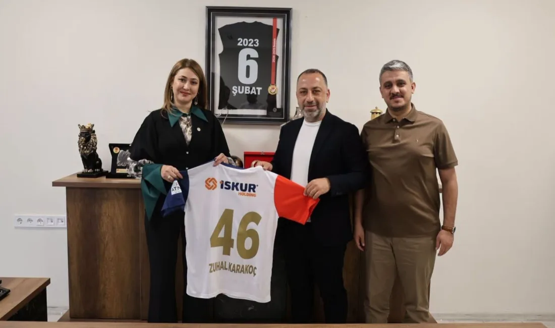 MHP’li Karakoç’tan İstiklal’e Destek Ziyareti! MHP Kahramanmaraş Milletvekili Zuhal Karakoç, İstiklalspor Başkanı Ahmet Gülpak ve