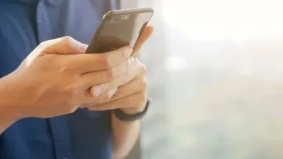 Akıllı telefonların bizi dinleyip dinlemediği tartışması yeniden gündemde. Uzmanların dikkat
