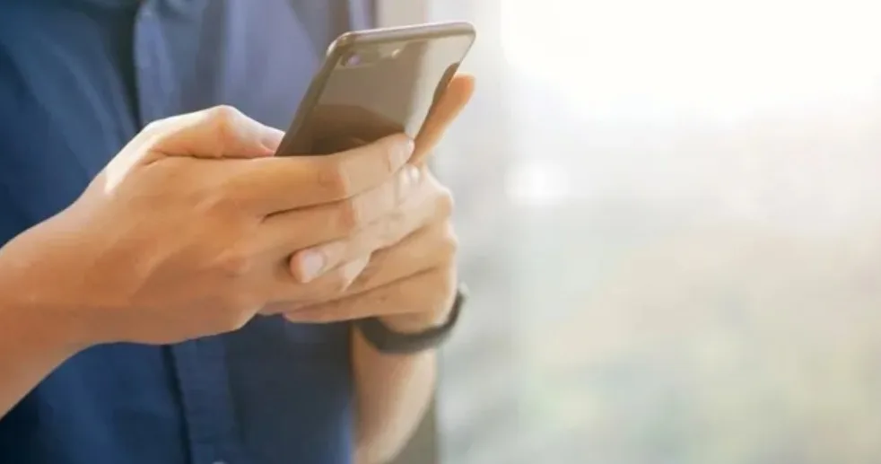 Akıllı telefonların bizi dinleyip dinlemediği tartışması yeniden gündemde. Uzmanların dikkat