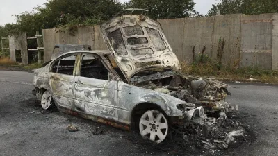 Kahramanmaraş’ın Dulkadiroğlu ilçesinde aniden alevlere teslim olan otomobil, mahallede panik