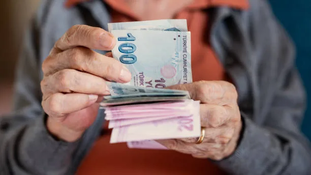 Emeklilik şartlarını tamamlayan vatandaşlar için başvuru zamanlaması kritik bir boyut