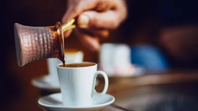 Kahve günlük hayatın vazgeçilmez içecekleri arasında yer alırken, fazla tüketimi