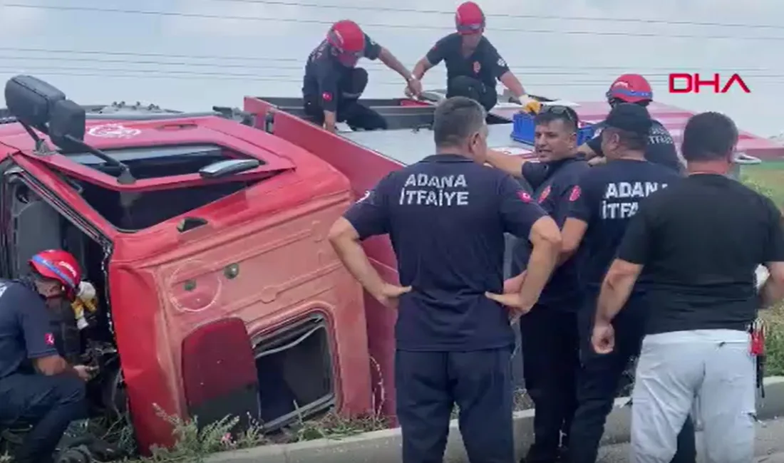 Adana'nın Ceyhan ilçesinde yangına müdahaleye giderken itfaiye arazözü refüje devrildi.