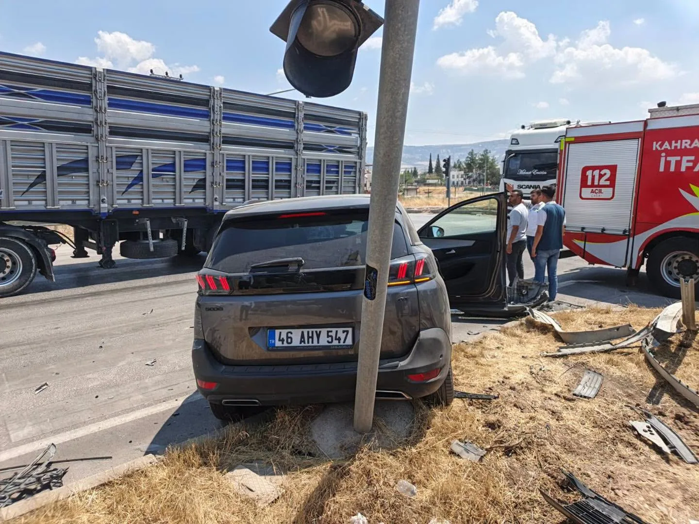 Pazarcık’ta kavşak kazası: 3 yaralı!