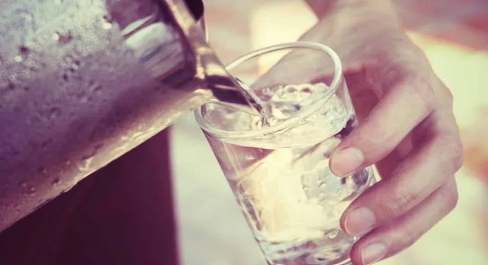 Kahramanmaraş'ta etkisini sürdüren aşırı sıcaklar nedeniyle uzmanlar sıvı kaybına karşı