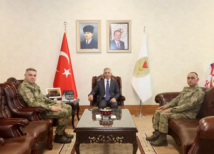 Kahramanmaraş’ta görev süresi dolan Tuğgeneral Mahmut Sert ile görevi devralan