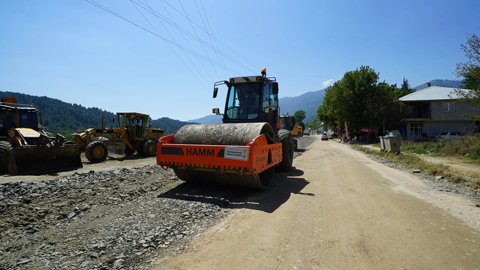 Büyükşehir, Andırın’da Bir Grup Yolunun Daha Konforunu Artırıyor
