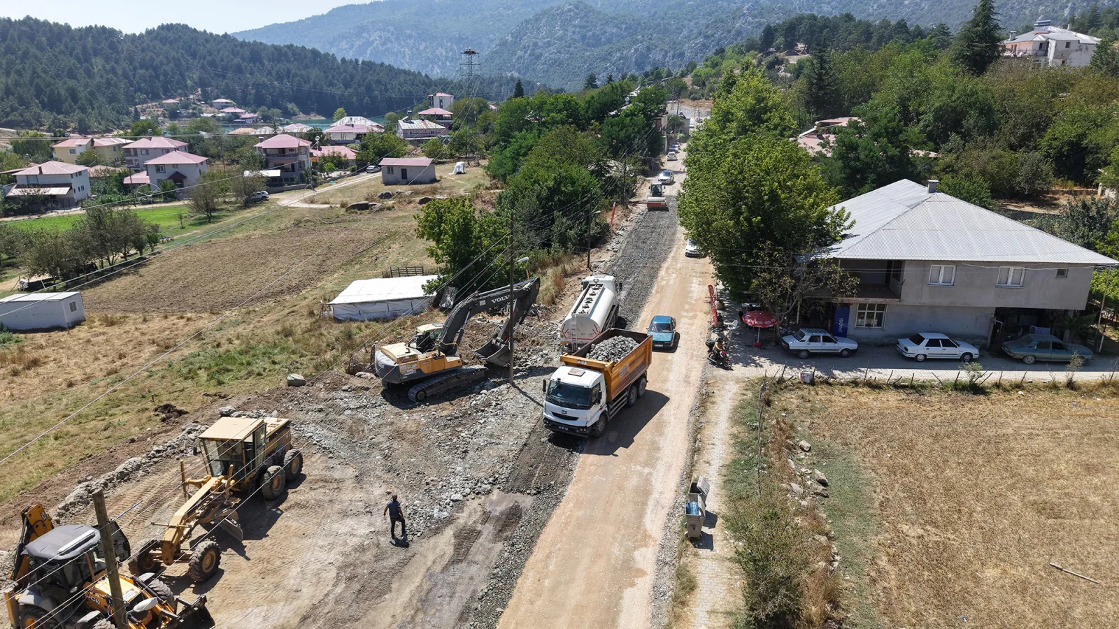 Büyükşehir, Andırın’da Bir Grup Yolunun Daha Konforunu Artırıyor